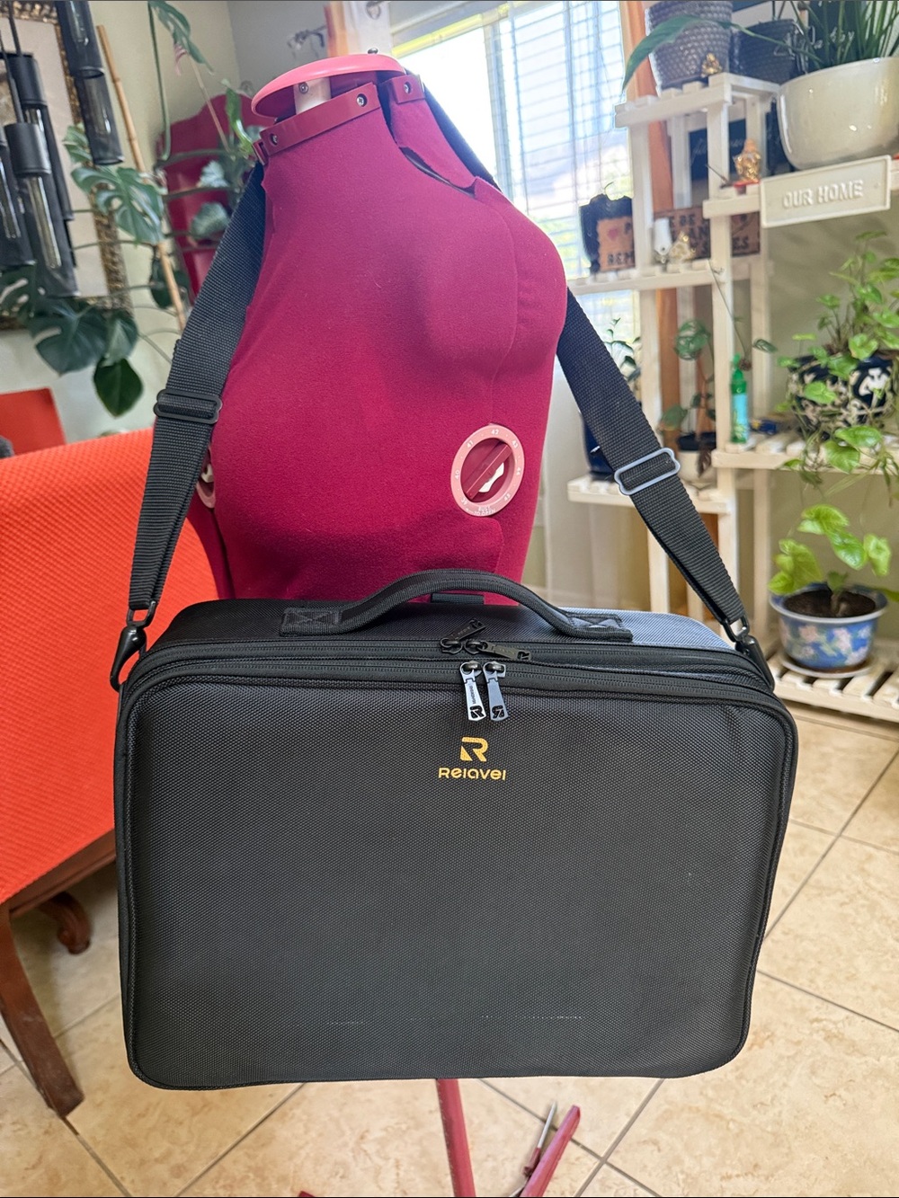 Relavel professional makeup train case- excellent condition